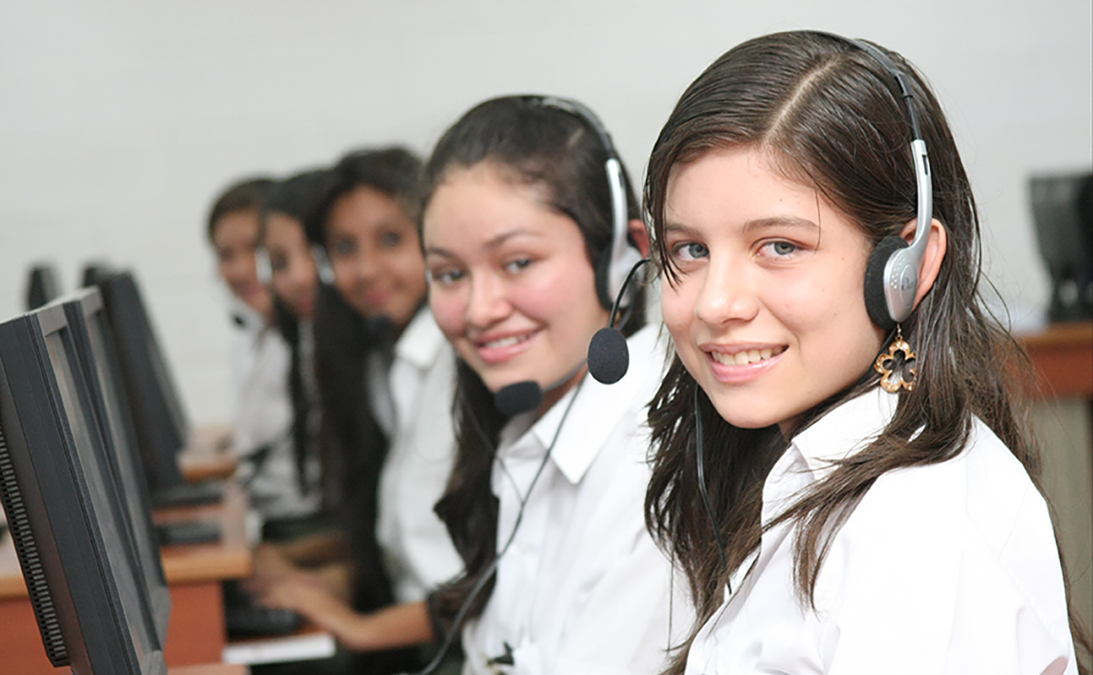 Girls learn new skills at an MCC-funded high school in El Salvador’s Northern Zone.