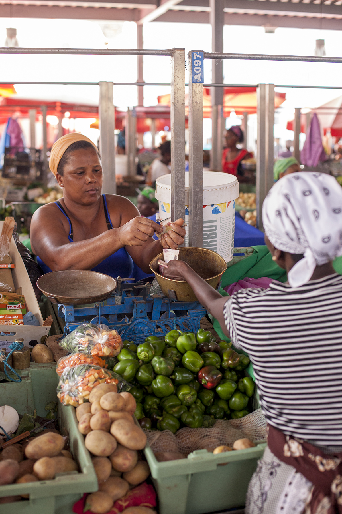 Photo of women at a market in Cabo Verde.